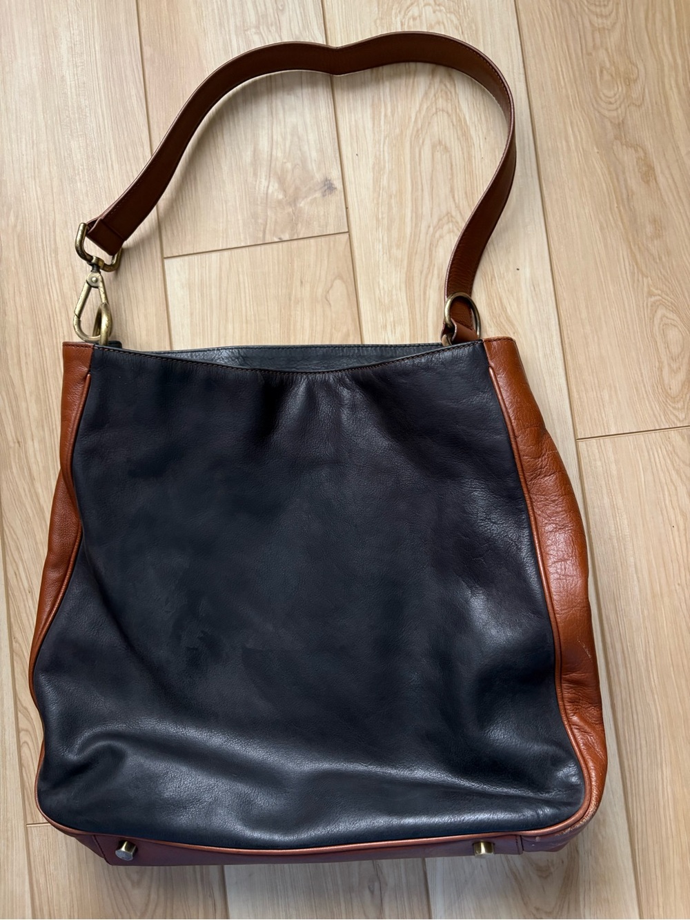 Worth New York 90s Look Hobo Slouchy Black and Brown Leather Shoulder Bag - Picture 2 of 11